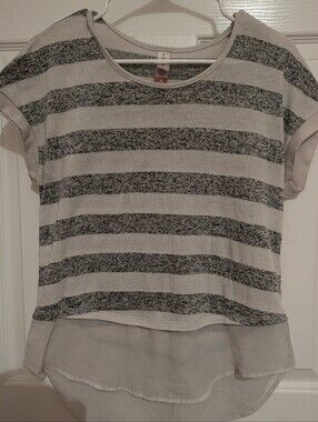 No Boundaries Gray and White Striped Short-Sleeve Top with Layered Hem